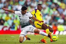 El América y el Santos se enfrentan en un partidazo en el estadio Azteca donde las águilas ocupan dos goles más para clasificar. Foto AFP