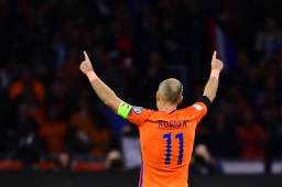 Netherlands' forward Arjen Robben celebrates after scoring during the FIFA World Cup 2018 football qualification, Group A, match between the Netherlands and Sweden at the Amsterdam Arena in Amsterdam on October 10, 2017. / AFP PHOTO / EMMANUEL DUNAND