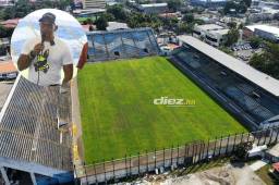 Así luce la cancha de estadio Morazán de San Pedro Sula, que presenta contaminación en su césped, según Mario Moncada. Fotos: Neptalí Romero.