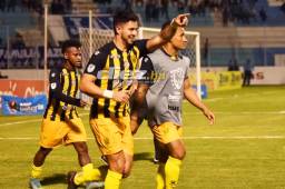 Real España sorprende con un equipo ‘B’ y le arranca el largo invicto al Motagua con doblete de Pedro Báez