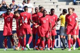 Los jugadores canadienses celebran uno de los goles ante Martinica.