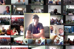 Pedro Troglio, técnico del Olimpia, demostró su lado más humano al compartir una charla con los presos de las cárceles de Buenos Aires, Argentina.