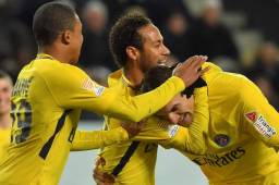 Neymar y Mbappé celebrando el gol de Meunier.