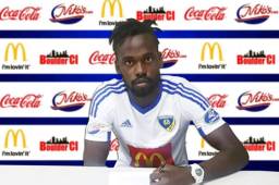 El delantero Osman Elis firmó su contrato con el Chorrillo FC de Panamá. (FOTO: Redes sociales Osman Elis)