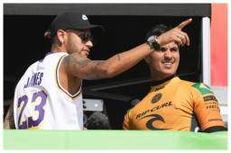 El astro brasileño del París Saint-Germain Neymar acudió este jueves a Portugal para apoyar a su compatriota Gabriel Medina.