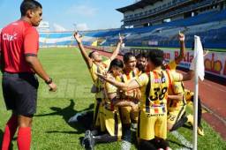 Los jugadores del Real España festejando el gol de Jhow Benavídez en el estadio Olímpico sin público. Foto DIEZ