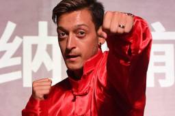 Ozil no se anduvo por las ramas para arremeter contras las figuras que han pasado por el Arsenal.