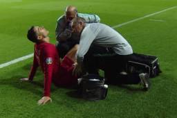 Cristiano Ronaldo salió por lesión en el juego frente a Serbia.