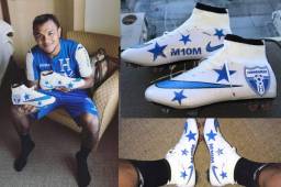 El mediocampista hondureño Mario Martínez mostró en las redes sociales los botines que usará mañana contra los Estados Unidos. Fotos facebook MM10