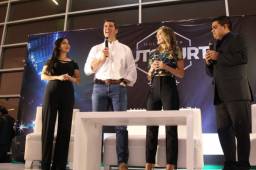 Rosa Alvarado, Fernando Palomo, Carolina Guillén y Rely Maradiaga mientras hacían presencia en el evento.