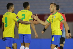 Arthur Melo tomó el mando de Brasil y aseguraron una gran victoria como visitante ante Uruguay, lo que les asegura mantener el primer lugar de la eliminatoria