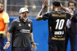 Así celebró Diego Armando Maradona el triplete del delantero Angulo.