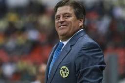Miguel Herrera ha tenido un fea broma contra un reportero de la cadena Televisa.