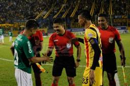 Real España-Marathón fue suspendido al minuto 71 tras incidentes por penal sancionado por el árbitro Armando Castro. Se reanuda este miércoles.