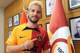 Dries Mertens fue presentado por el Galatasaray, con el que firmó por una temporada.