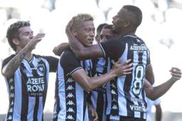 El japonés Keisuke Honda debutó con el Botafogo y lo hace con gol.