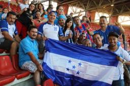 Estos hondureños hicieron un largo recorrido para poder ver a la selección.