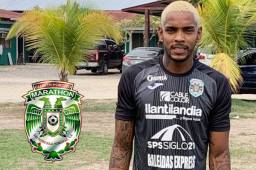 El panameño Anibal Ariano vistiendo los colores del Marathón en su primer entrenamiento de este miércoles en San Pedro Sula. Foto cortesía club Marathón