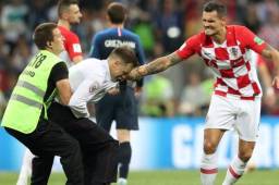 Piotr Verzílov saltó al camó en la final del mundial de Rusia, ahora denuncian su envenamiento.
