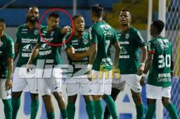 Momento cuando Bryan 'Canguro' Martínez le reclamaba de forma airada a Carlos Discua.