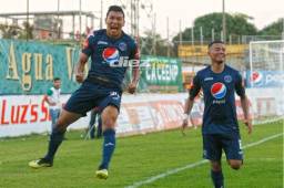 Kevin López festeja a todo pulmó el gol que tiene a Motagua ganando ante Platense en el Excélsior. Foto Neptalí Romero