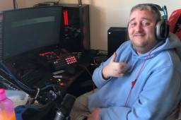 Veterano de la guerra de Afganistán, Mikey Keighley, disfruta su tiempo jugando videojuegos y compartiendo con personas de todo el mundo.