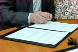 Los mediadores son las personas que velan por los intereses del club al momento de realizar un fichaje para su equipo.