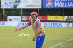 El DT albo salió feliz luego del triunfo de su equipo ante Marathón.