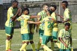 Parrillas One visita al Deportes Savio en el Sergio Reyes