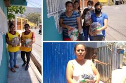 Michaell Chirinos y Paulo Hernández llevaron sonrisas a las personas de escasos recursos, quienes recibieron con mucha alegría la ayuda.