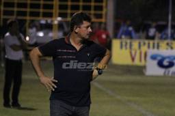 Mauro Reyes salió disgustado por la vapuleada sufrida ante Marathón y no definió si renunciará o se mantendrá en Real Sociedad. Foto: Samuel Zelaya.