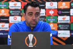 El técnico del Barcelona, Xavi Hernández, se refirió a las críticas a Messi en Francia y al nivel de Kylian Mbappé. Foto AFP