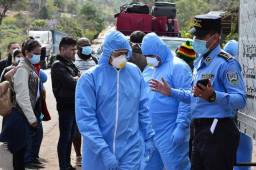 Atoridades de la Secretaría de Salud están tomando medidas para evitar el impacto del contagio pero hoy en Tegucigalpa la población salió a las calles. Fotos AFP