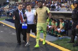 John Bodden sali furioso del Nacional y cruzó palabras con muchos aficionados motagüenses que estaban en el sector de Silla.