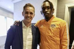El delantero Alberth Elis junto al exjugador del Houston Dynamo Stuard Holden quien fue seleccionado de Estados Unidos y mundialista en Sudáfrica 2010.