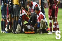 Jaylon Hadden recibe atención tras lesionarse en el encuentro de ida en Costa Rica. Foto tomada de Saprissa.