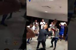 El presidente del Cruz Azul, Billy Álvarez festejó con los jugadores el campeonato de la Copa MX.