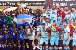 El Delfín y el Binacional celebraron por todo lo alto su primer título en primera división de Ecuador y Perú, respectivamente.