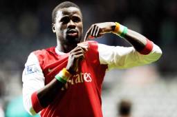 Emmanuel Eboué durante su etapa en el Arsenal.
