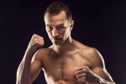 El boxeador finlandés Edis Tatli está seguro de quedarse con la victoria ante el hondureño Teofimo López.
