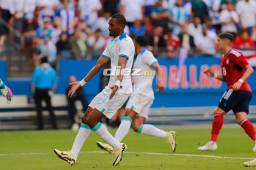 Jerry Bengtson no pudo marcarle a Costa Rica y una de las que tuvo fue detenido por Keylor Navas. Foto Diez: Karla López