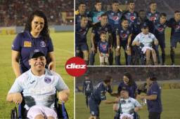 Víctor Romero en el momento en que compartió con los jugadores de Motagua.