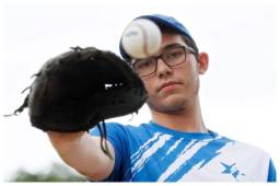 Al jovencito de 15 años lo visitamos en uno de sus entrenamientos con el equipo de los Rangers de San Pedro Sula.