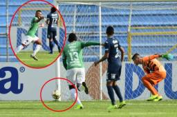 Mario Martínez engañó totalmente a la barrera que esperaba el balón arriba, pero él la mandó a ras de cancha y dejó sin respuesta a Jonathan Rougier.