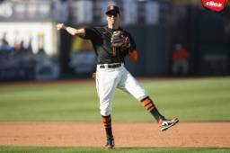 Mauricio Dubón durante uno de sus encuentros con los Gigantes de San Francisco.