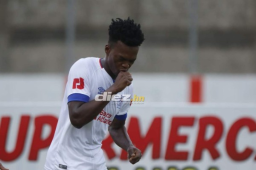 Félix Crisanto se estrenó con la camisa del Olimpia y lo hizo anotando un golazo a los 82 minutos del encuentro.