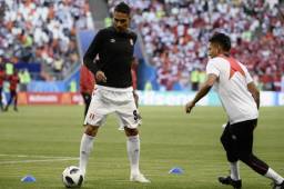 Paolo Guerrero apunta para ser titular con Perú ante Francia este jueves. Foto AFP