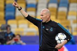 Zinedine Zidane dirigiendo este viernes su última práctica en el Olímpico de Kiev.