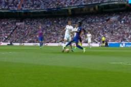 Real Madrid pidió falta sobre Cristiano Ronaldo en el arranque del partido.