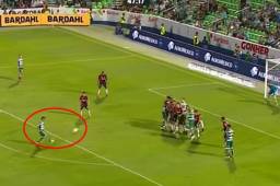 Golazo de tiro libre de Osvaldo Martínez contra el Altas.